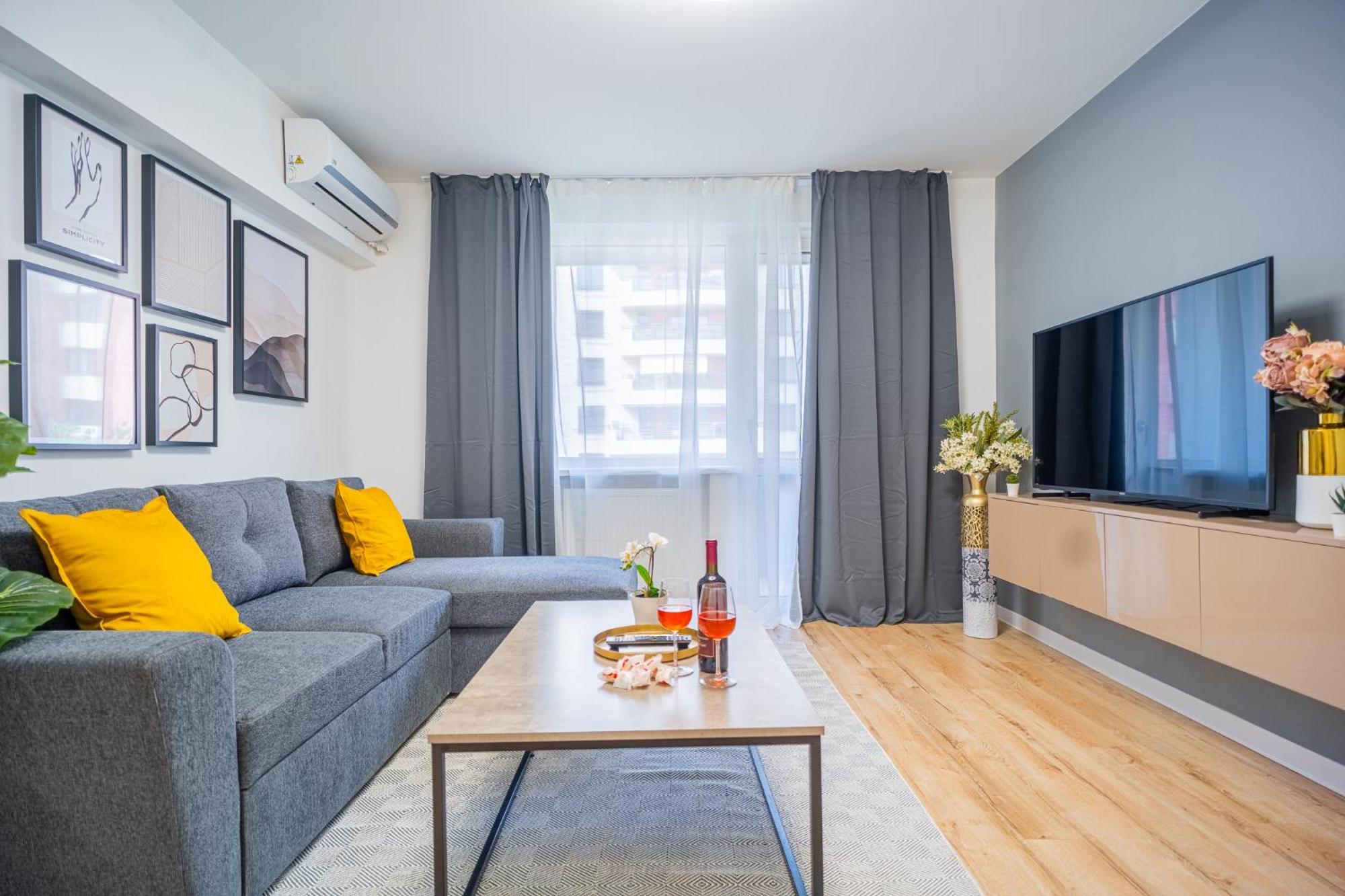 Spacious Newly Renovated 2Br Apartments With Balcony Bukarest Exteriör bild